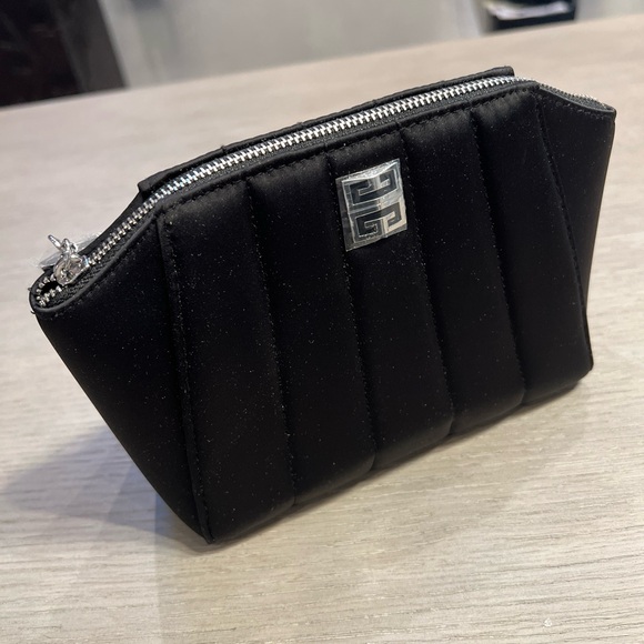 Givenchy Black BAG logo COSMETIC MAKEUP POUCH CLUTCH quilted Limited Edition NEW - Picture 1 of 6